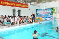Huế mở lớp dạy bơi miễn phí cho trẻ em