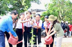 Tuổi trẻ Đắk Lắk bảo vệ môi trường, chuyển giao khoa học kỹ thuật