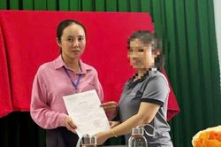 Hy hữu: Cô giáo nhận quyết định đảng viên chính thức sau 5 năm ban hành