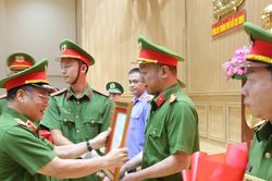 Khen thưởng 'nóng' các đơn vị triệt phá đường dây ma túy xuyên quốc gia