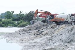 Doanh nghiệp sản xuất bê tông đổ trái phép hơn 400 tấn chất thải ra môi trường