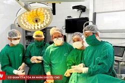 Nối thành công bàn tay đứt rời cho nữ công nhân bị tai nạn máy cưa