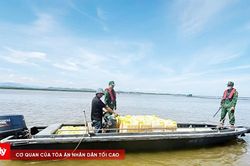Thu giữ gần 2.000 lít xăng không rõ nguồn gốc