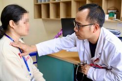 Sự giằng xé của bác sĩ khi nói với bệnh nhân hai chữ 'ung thư'