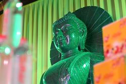 Ngắm tượng Phật bằng ngọc bích nguyên khối lớn nhất Việt Nam tại chùa Quỳnh Lâm