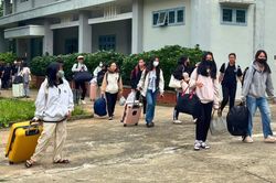 Hành trình băng rừng, vượt quãng đường 60km đến điểm thi tốt nghiệp THPT