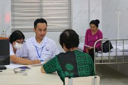 Hà Nội hối thúc lập danh sách người dân khám miễn phí 12 nhóm bệnh