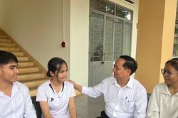 Căn bếp trường nội trú đỏ lửa tiếp sức sĩ tử vùng cao
