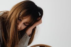 Chồng sắp cưới muốn hủy hôn vì tôi quyết trả nợ thay em trai cờ bạc