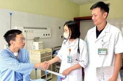 4 giờ căng não cứu cảnh sát bị đối tượng nghiện ma túy đâm trọng thương