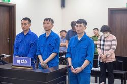 Hoãn xét xử 6 cựu cán bộ nhận hối lộ 'bảo kê' xây dựng trái phép