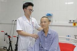 Ngừng tim khi chơi thể thao, người đ&agrave;n &ocirc;ng 42 tuổi may mắn tho&aacute;t nguy kịch