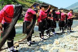 Làng tóc dài 'có một không hai'