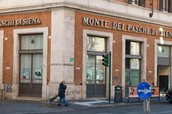 Intesa Sanpaolo quyết thâu tóm Mps để trở thành ngân hàng lớn thứ hai Eurozone