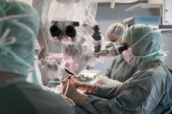 Kéo dài thời gian sống cho bệnh nhân u não di căn bằng thiết bị bức xạ trực tiếp