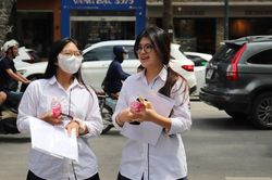 Thi tốt nghiệp THPT 2026: Điểm tựa yêu thương tiếp sức sĩ tử vượt qua kỳ thi cuối cấp