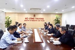 Thứ trưởng Nguyễn Hoàng Long làm việc với lãnh đạo Công ty MOECO