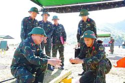 Vững vàng trên thao trường nắng lửa
