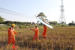 Điện lực Bắc Ninh ngăn chặn tình trạng thả diều gần lưới điện