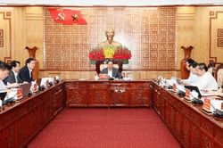 B&iacute; thư Tỉnh ủy L&ecirc; Minh Ng&acirc;n chỉ đạo đồng bộ c&aacute;c giải ph&aacute;p ph&aacute;t triển kinh tế - x&atilde; hội v&agrave; ph&ograve;ng chống thi&ecirc;n tai