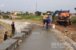 Nước rút kè bờ sông