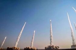 Mỹ không kích Iran sau vụ trực thăng Apache bị bắn hạ gần eo biển Hormuz