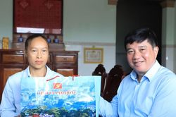 Bí thư Tỉnh ủy Lâm Đồng Y Thanh Hà Niê Kđăm thăm 2 gia đình chính sách ở biên giới