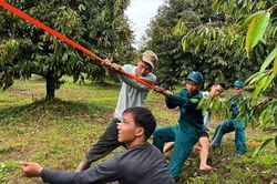 Xã Đạ Tẻh hỗ trợ người dân khắc phục hậu quả thiên tai