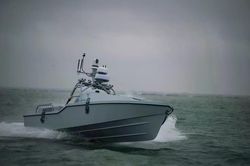 Hải quân Mỹ lần đầu dùng xuồng không người lái Saronic Corsair giải cứu phi công