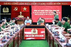 Thứ trưởng Bộ Công an Đặng Hồng Đức làm việc với Công an tỉnh Tuyên Quang