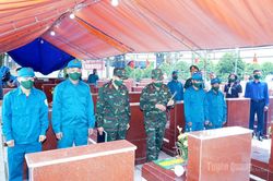 Lấy mẫu hài cốt liệt sĩ chưa xác định thông tin tại Nghĩa trang Liệt sĩ xã Mèo Vạc