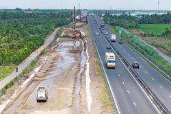 Cần 'luồng xanh' gỡ nút thắt vật liệu dự án giao thông
