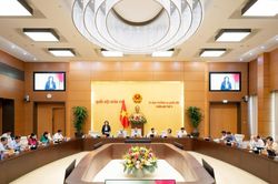 Sập bẫy 'hợp đồng kỳ nghỉ' đến mất trắng sổ đỏ, và yêu cầu 'cảm nhận sớm lòng dân' của Chủ tịch Quốc hội