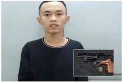 Mang súng đi dạo phố, gặp ngay tổ tuần tra