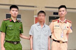 Gian lận sát hạch lái xe bằng tai nghe siêu nhỏ cùng camera cúc áo