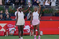 Serena Williams tái xuất thành công trên mặt sân cỏ