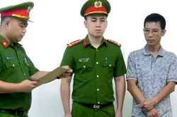 3 cán bộ thuế thu phí hạ tầng sai quy định ở Cửa khẩu Kim Thành bị bắt