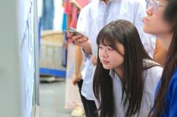 Hơn 129.000 thí sinh tại Hà Nội làm thủ tục dự thi, sẵn sàng bước vào kỳ thi tốt nghiệp trung học phổ thông 2026