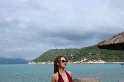 Huyền Lizzie khoe vóc dáng cùng bikini nóng bỏng, chứng minh đẳng cấp 'mỹ nhân VFC': U40 vẫn chưa thôi quyến rũ