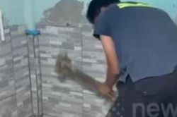 Tiếng động lạ dưới sàn nhà ký túc xá nữ, kiểm tra phát hiện 'thứ đáng sợ' dài 5 mét