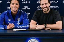 Manchester City giữ chân thần đồng Divine Mukasa