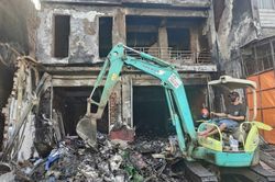 Vụ nghi án con trai phóng hỏa khiến cha tử vong: Thi thể thứ 2 được tìm thấy ở khu vực cầu thang là ai?