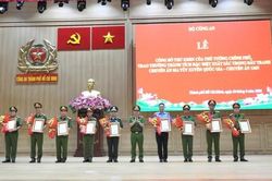 Trao Thư khen của Thủ tướng cho các đơn vị đặc biệt xuất sắc đấu tranh chuyên án ma túy xuyên quốc gia