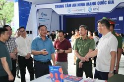 Thứ trưởng Phạm Thế Tùng cùng Ban Giám đốc Công an TPHCM kiểm tra công tác tổ chức Gala 'Tổ quốc bình yên'