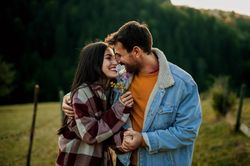 Yêu cũng sợ áp lực, gen Z thích hẹn hò theo xu hướng 'nở rộ tự nhiên'
