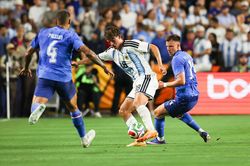 Messi đá 20 phút ghi 1 bàn, Argentina thắng Iceland 3-0