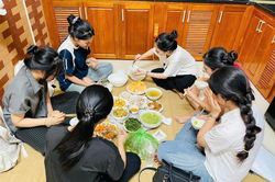 Người phụ nữ Hà Nội nấu cơm, mở cửa đón hơn 70 sĩ tử và phụ huynh ở miễn phí