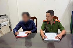 Xử phạt người bán hàng rong 'chặt chém' khách Tây 10 chiếc bánh rán