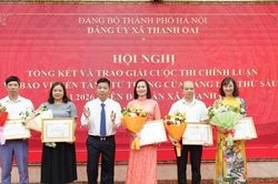 X&atilde; Thanh Oai trao giải Cuộc thi ch&iacute;nh luận về bảo vệ nền tảng tư tưởng của Đảng