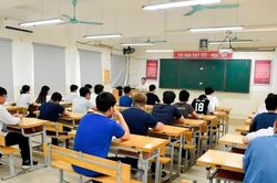 Thí sinh Hà Nội làm thủ tục dự thi tốt nghiệp THPT
